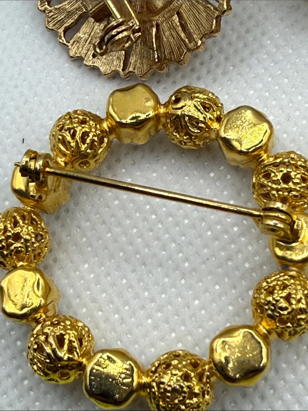 Vintage 4 pc Gold tone faux Pearl Decorative Brooch Set rhinestone pin 1 signed